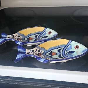 Vibrant Fish-Shaped Ceramic Plates - Blue and Yellow